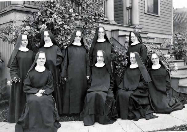 1916 – Holy Rosary School Flourishes
